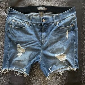 EUC Torrid 5” Bombshell Destructed Premium Denim Short Sz 14